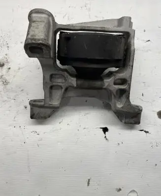Mazda CX-5 Engine mount bracket KD45 K1442