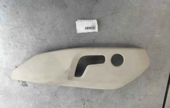 Volvo XC60 Front door seat control surround trim 39831631