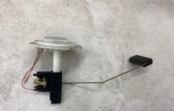 Volvo XC70 Fuel level sensor 