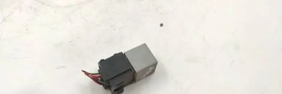 Volkswagen Polo III 6N 6N2 6NF Other relay 171906383 22205007