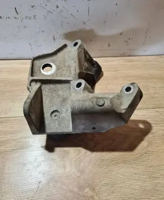 Volvo S80 Engine mounting bracket 6G926F030BA 30681951