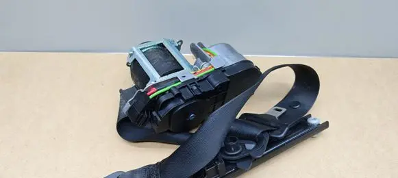 Mercedes-Benz S W221 Front seatbelt A2218605185