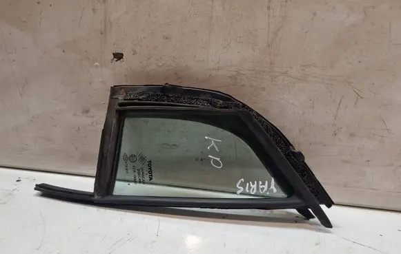 Toyota Yaris Front door vent window glass four-door 43R00097