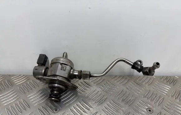 Audi Q7 4M Fuel injection high pressure pump 06K127028L