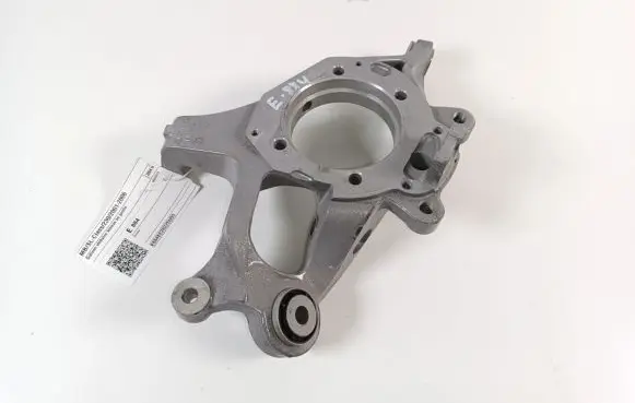 Rear wheel hub spindle/knuckle