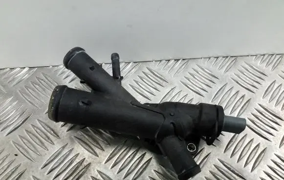 Volkswagen PASSAT B7 Engine coolant pipe/hose 03L121131AA