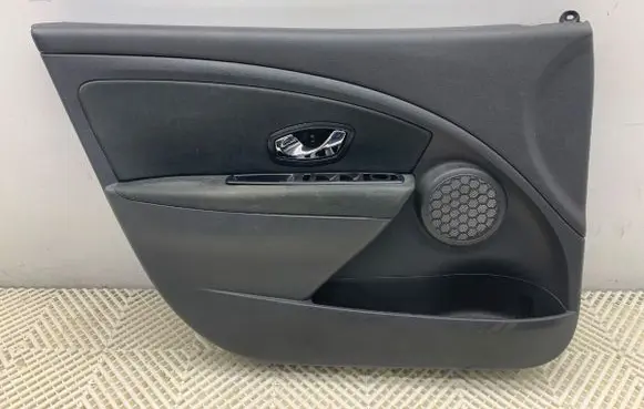 Renault Megane III Front door card panel trim 