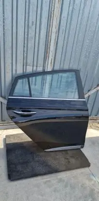 Hyundai Ioniq Rear door 