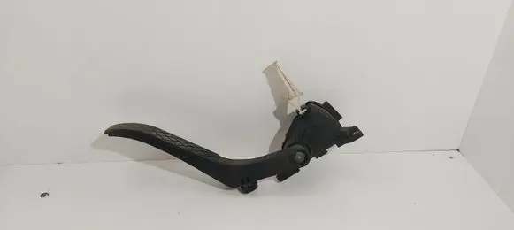 Volkswagen Touareg I Accelerator throttle pedal 7L0723507