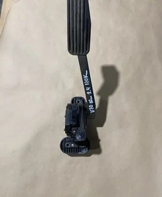 Volvo V70 Accelerator throttle pedal