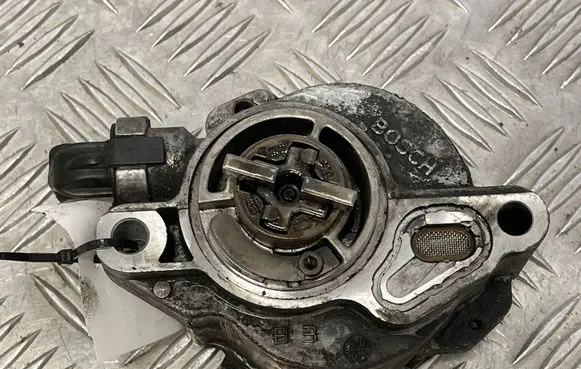 Ford C-MAX I Vacuum pump D1562A 0811C