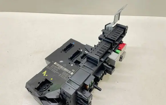 Mercedes-Benz E W212 SAM control unit 5DK01102331 2129001506 2129011104
