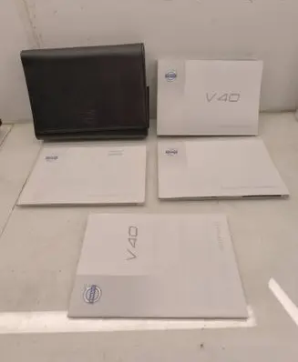 Volvo V40 User manual
