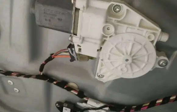 Mercedes-Benz ML W164 Front door window regulator motor A2518200742