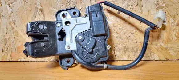 Loading door lock