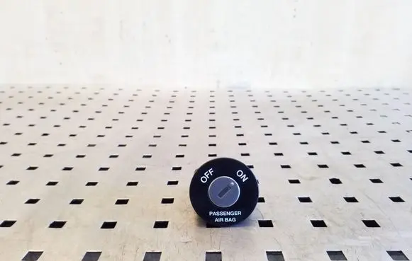 Passenger airbag on/off switch