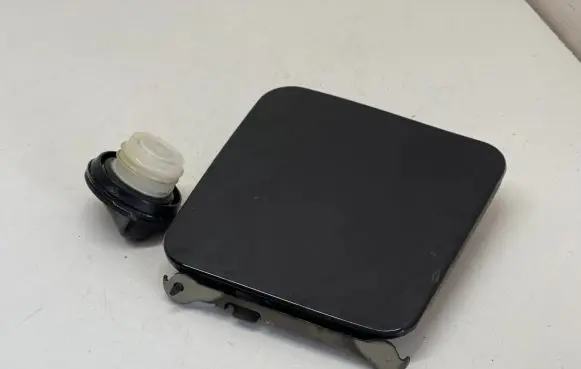 Nissan Pulsar Fuel tank cap