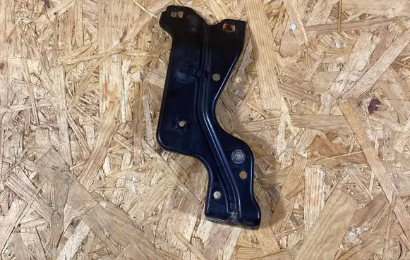 Porsche Macan (95B) Front shock absorber mounting bracket 95b807334a