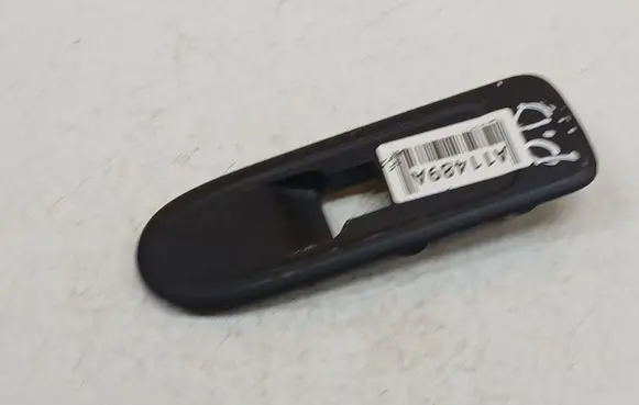 Peugeot 508 Front door window switch trim 09365