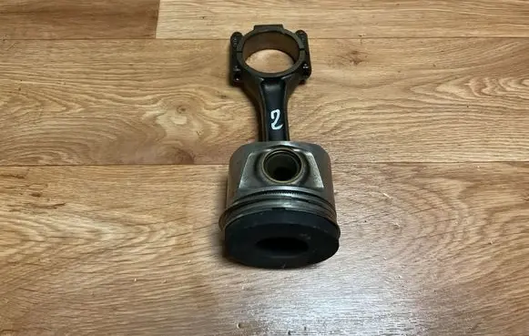 Volkswagen PASSAT B6 Piston with connecting rod 038J