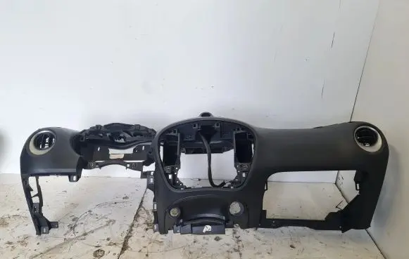Nissan Juke I F15 Dashboard