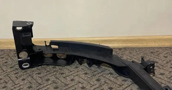 Audi A3 S3 8P Headlight/headlamp mounting bracket 8P0805608