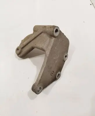 Suzuki Swift II Engine mounting bracket