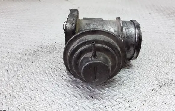 BMW 5 E39 EGR valve 11712246145