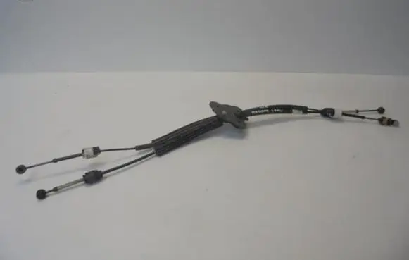 Renault Megane III Gear shift cable linkage 8200779040