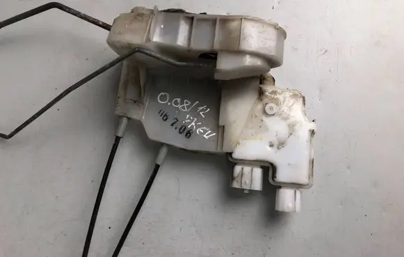 Subaru Outback Front door lock 61031AG032 61039AG010