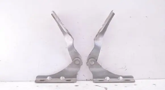 Engine bonnet/hood hinges