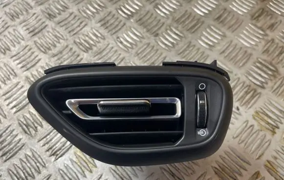 Hyundai i30 Dashboard side air vent grill/cover trim