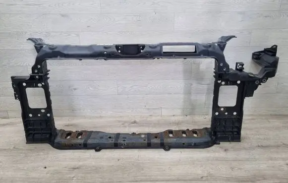 Hyundai i30 Radiator support slam panel