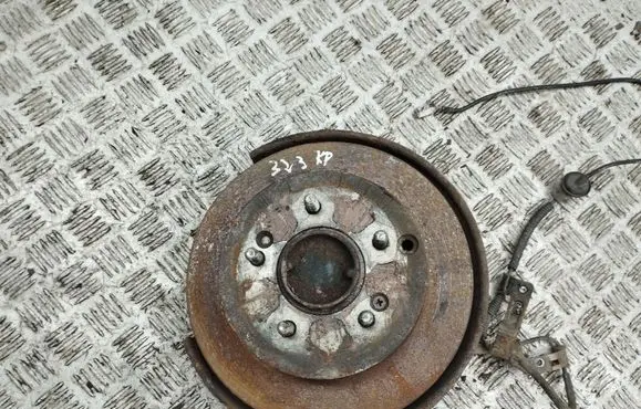 KIA Carens II Rear wheel hub