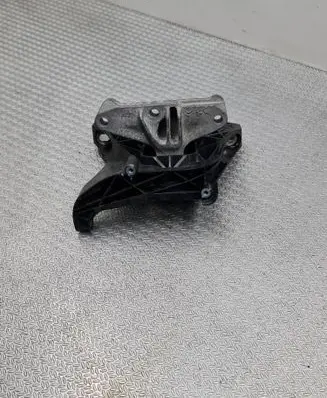 Peugeot Partner III Engine mount bracket 9820297580