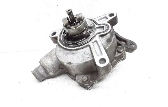 Volvo V70 Vacuum pump 30731825