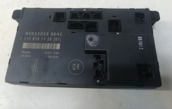 Mercedes-Benz E W211 Door control unit/module 2118701126 00401599