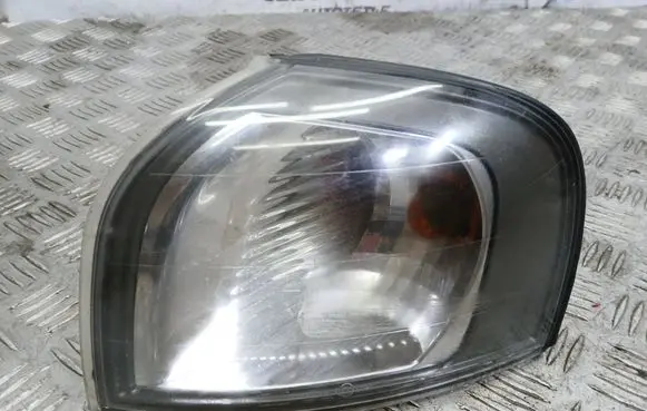 Volvo S80 Front indicator light 88204388