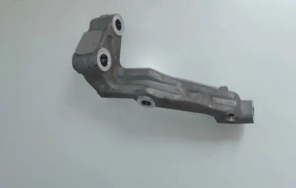 Peugeot 3008 II Engine mounting bracket S0323A