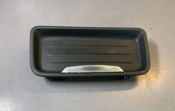 Cup holder front