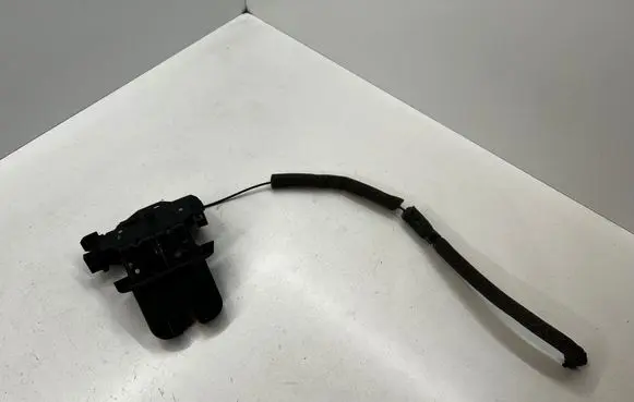 Audi TT TTS Mk2 Tailgate/trunk/boot lock/catch/latch 8P4827505C