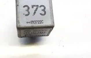 Volkswagen PASSAT B5.5 Other relay 8D0951253A V23154-B52-X301