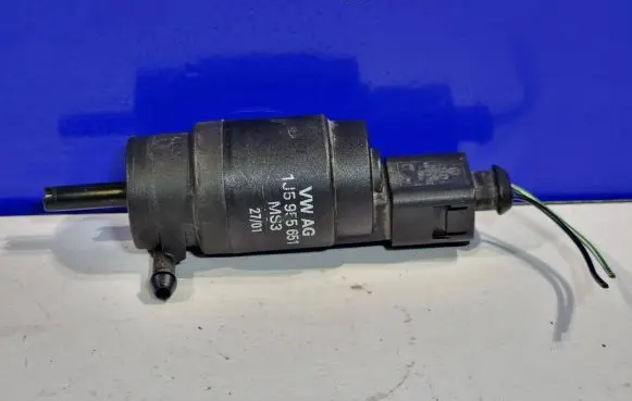 Audi A6 S6 C5 4B Windscreen/windshield washer pump 1J5955651