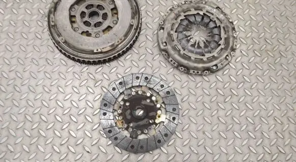 Nissan Qashqai Clutch set kit 302100495R