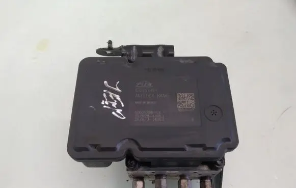 Jeep Grand Cherokee (WK) ABS Pump 00003306HI100