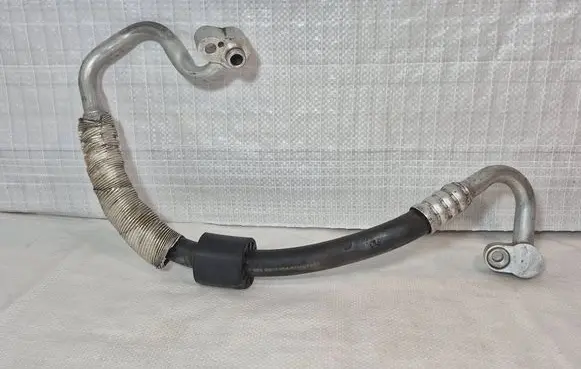 Air conditioning (A/C) pipe/hose