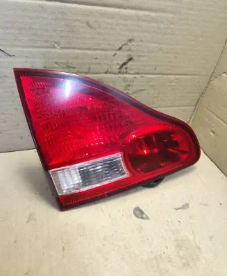 Toyota Avensis Verso Tailgate rear/tail lights E137654 4441