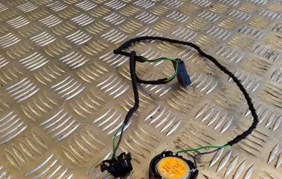 Audi A6 S6 C5 4B High frequency speaker in the rear doors 4440163 4910410069