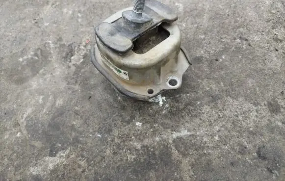 BMW X5 E70 Engine mount bracket P678026001 16004212