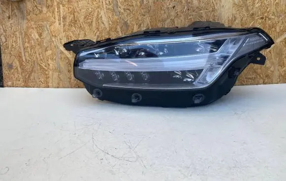 Volvo XC90 Headlight/headlamp 31468920